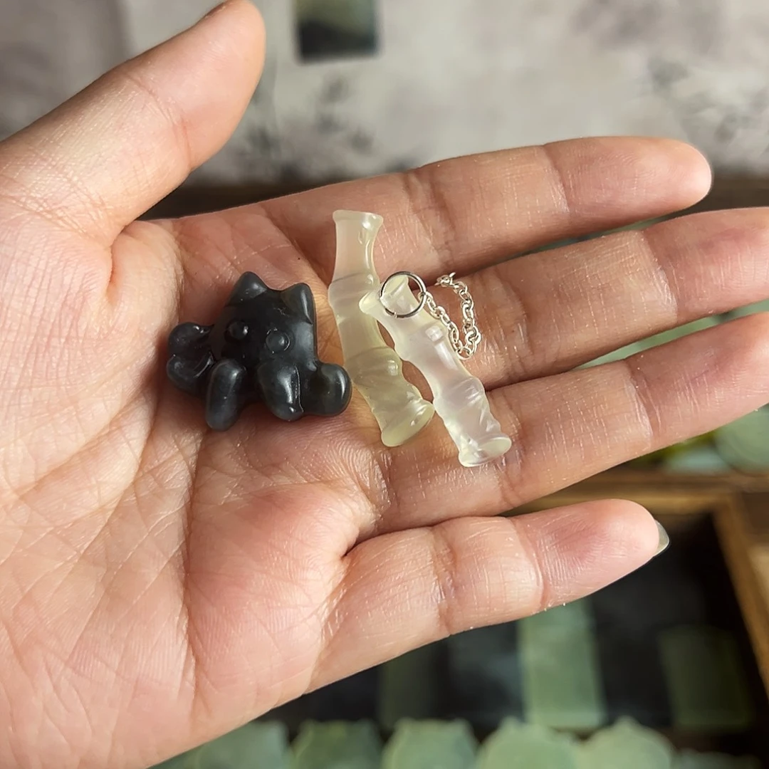 蛇纹石玉颈饰合金广****）