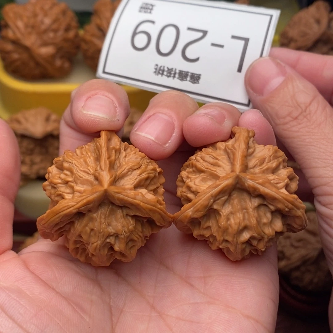 文玩核桃把件盘山奔36….