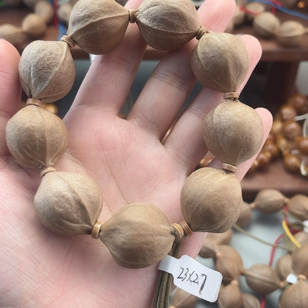 妇***师橄榄核手串鲨鱼背