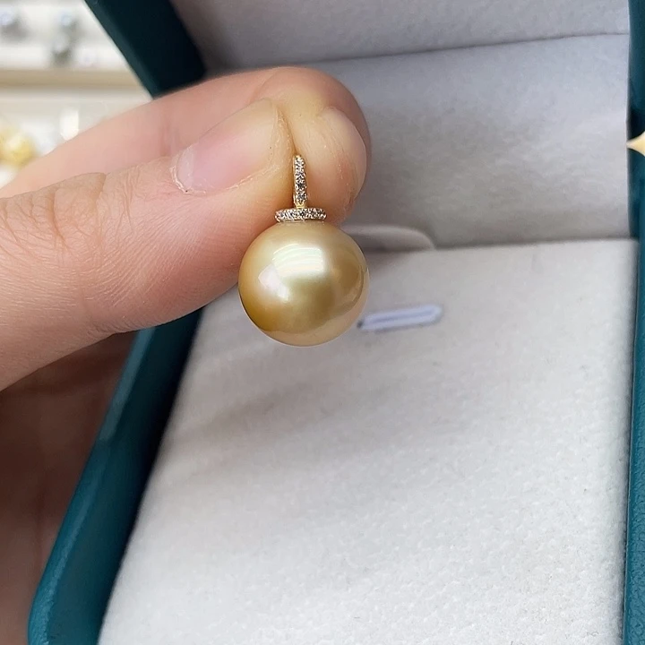 18K金镶嵌海水珍珠吊坠(不含链)