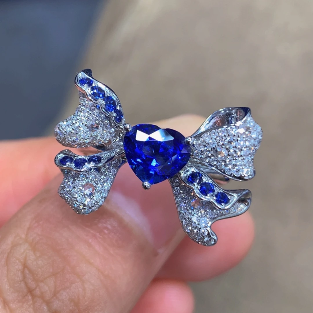 蓝宝石戒指18K金镶嵌