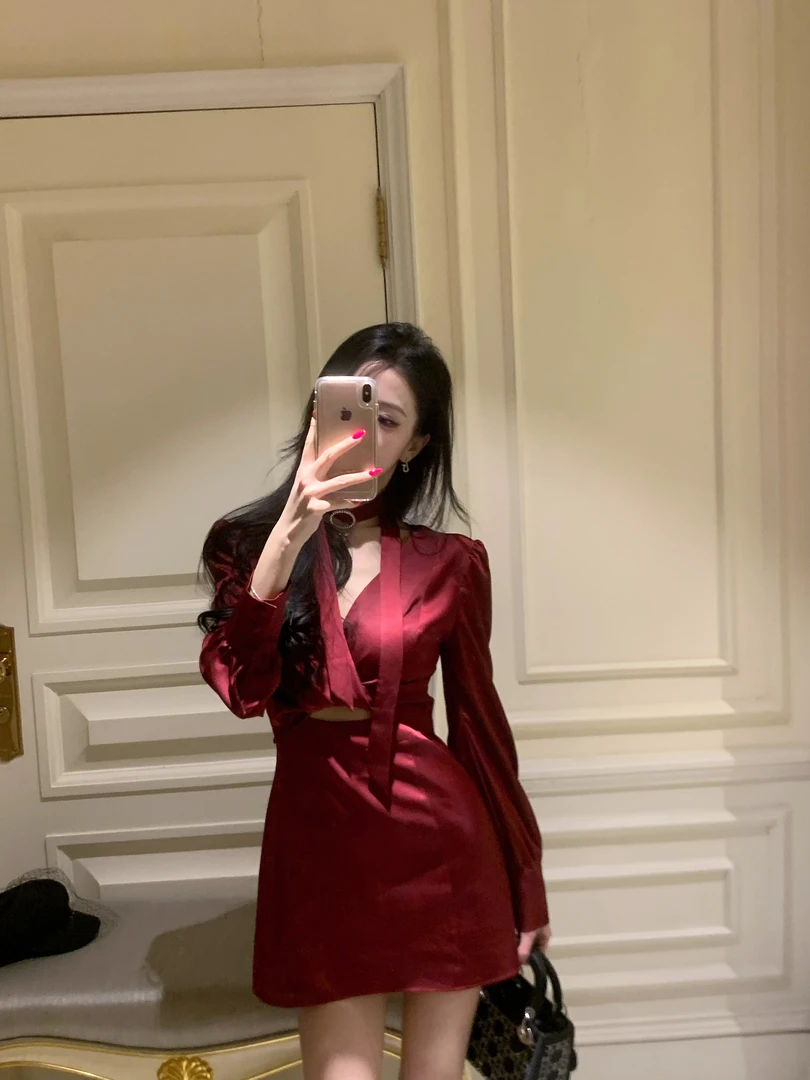 勃垦第晚宴 御姐高贵气质高级V领显瘦约会连衣裙 超有女人味短裙