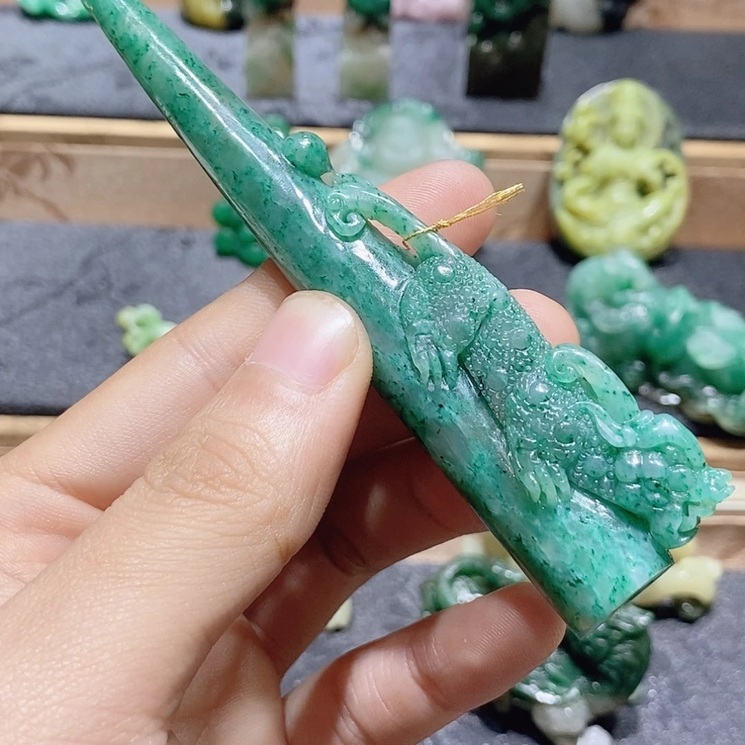 高***重独山玉未镶嵌吊坠