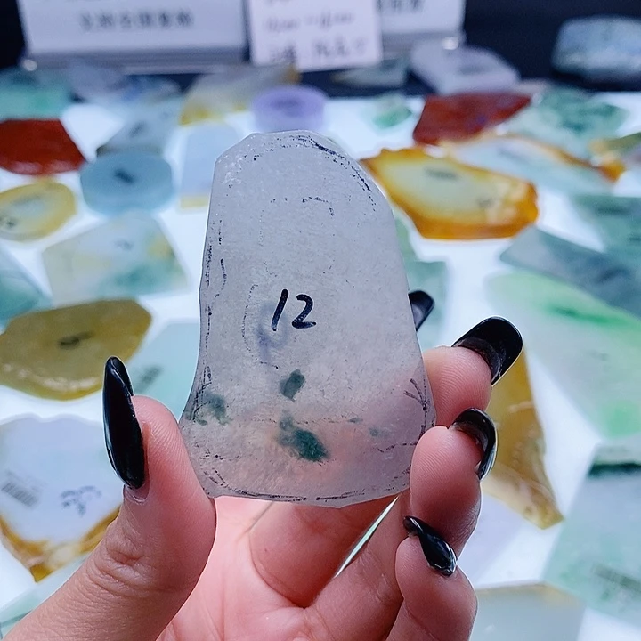 Z***z定制翡翠未镶嵌定制翡翠未镶嵌