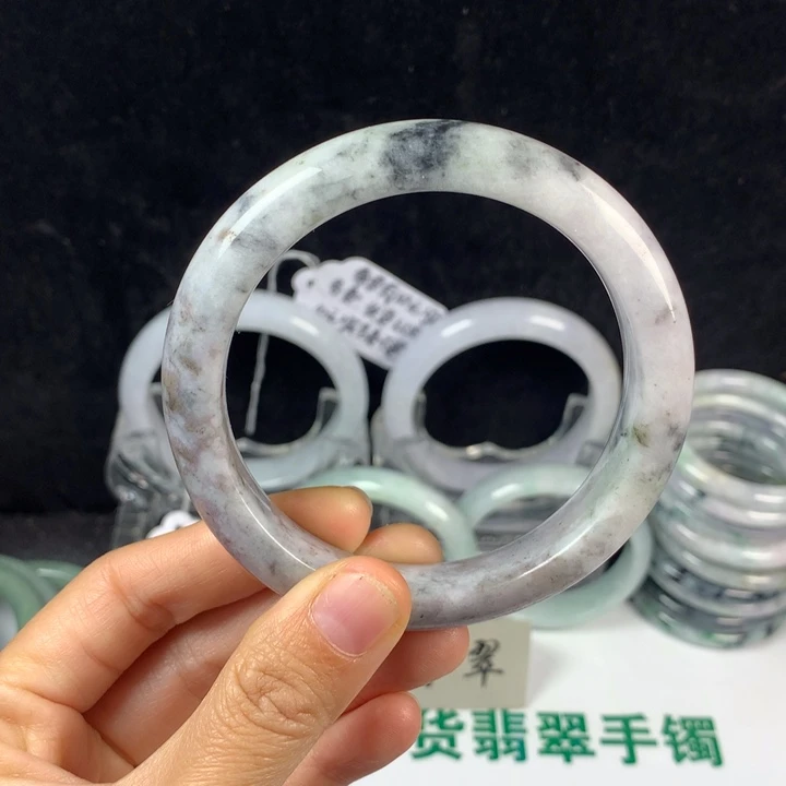 翡翠未镶嵌手镯26号。 62圈