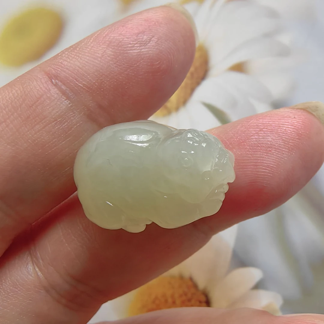 天然和田玉貔貅吊坠 25*17*11 玉石挂坠女款 多样性发货