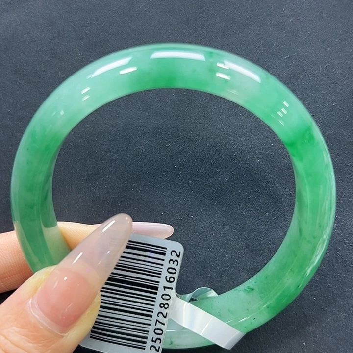 未镶嵌手镯石英质玉（非洲翠）