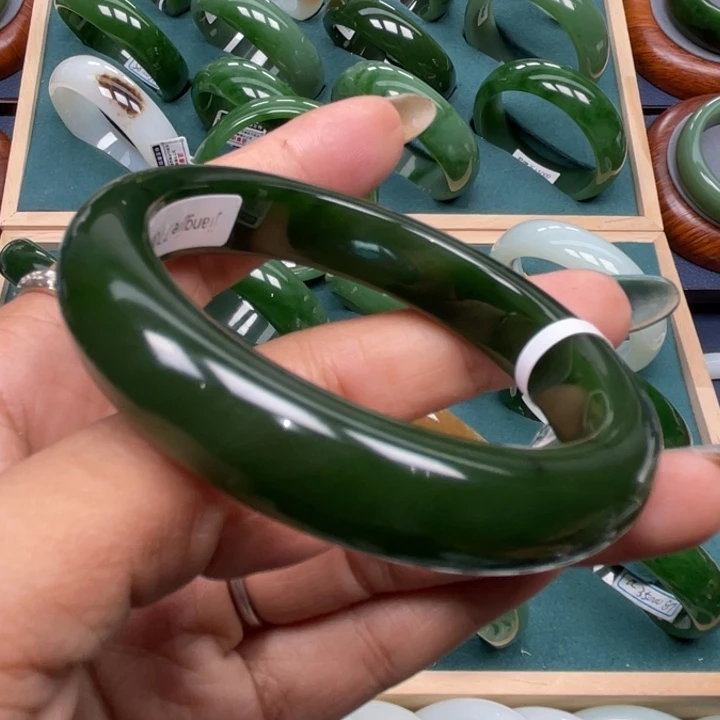 未镶嵌手镯和田玉（碧玉）