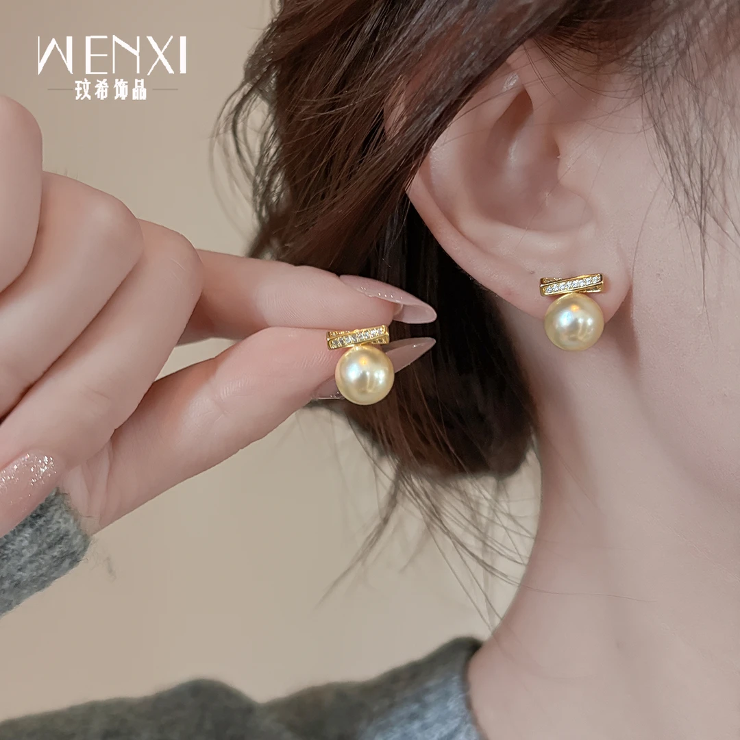 铜合金仿珍珠耳饰 平衡木珠珠耳钉轻奢小众高级感秋冬耳环女时尚