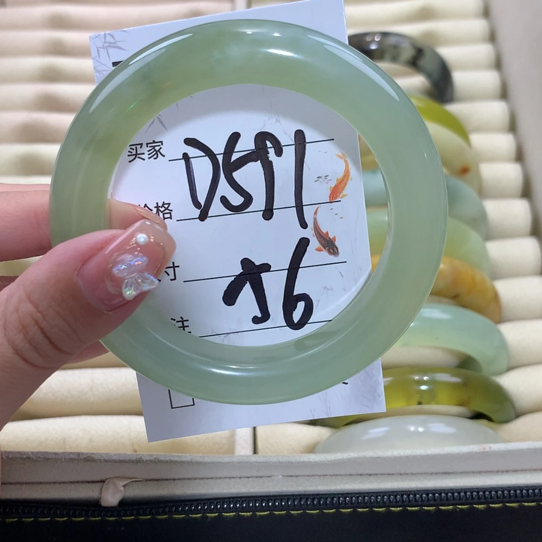 【闪购商品】未镶嵌蛇纹石玉手镯