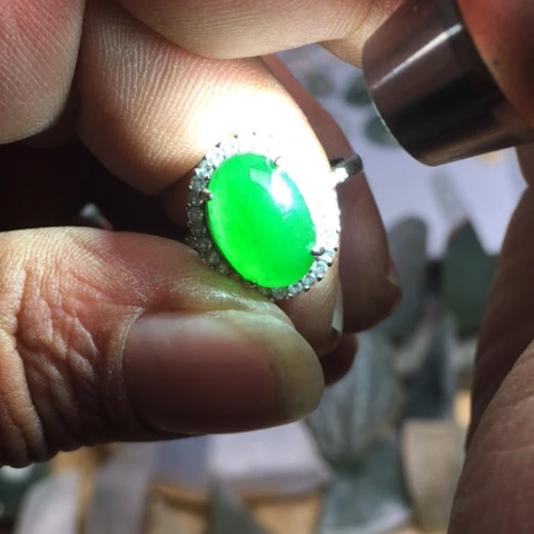 翡翠散珠天然翡翠冰阳绿戒面