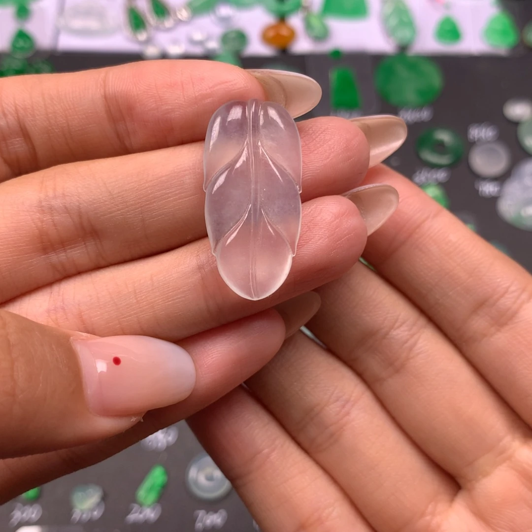 翡翠未镶嵌颈饰叶子