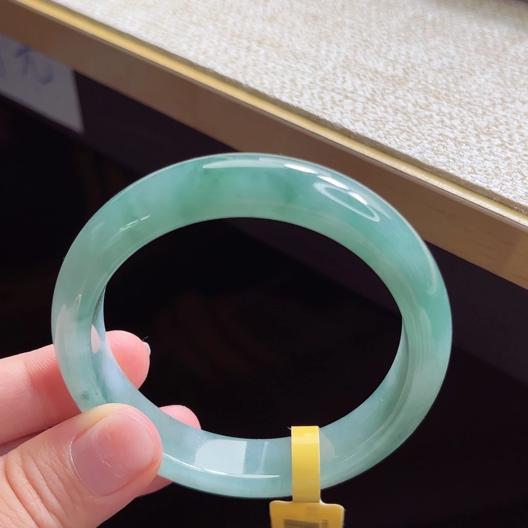 翡翠手镯未镶嵌手镯