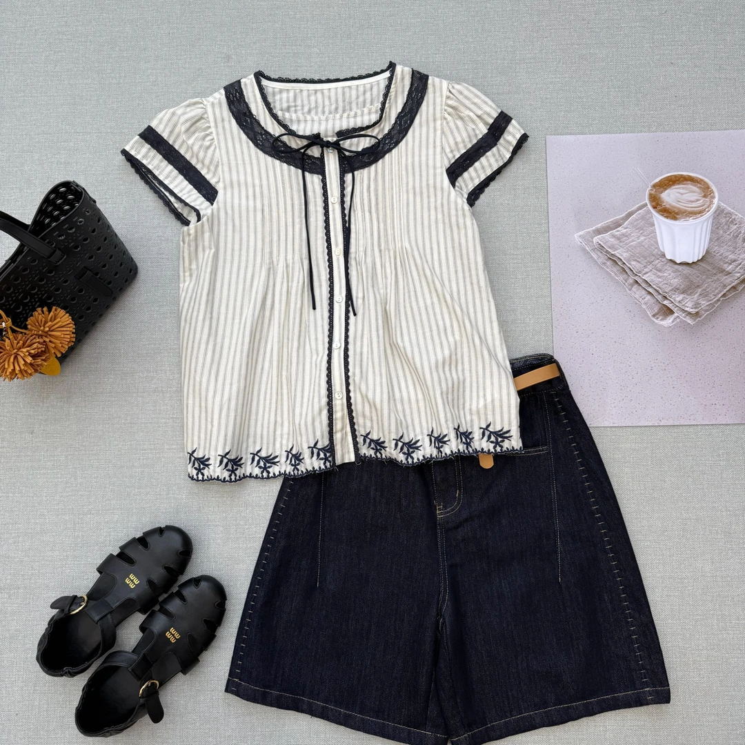 竖条纹刺绣系带小衫