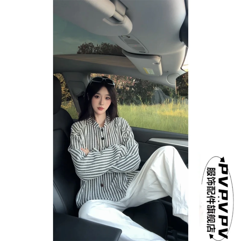 【运费险+8小时现货】早秋季鱼骨纹黑白拼色纽扣长袖条纹卫衣打底衫