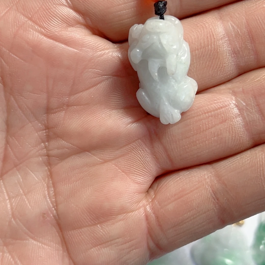 翡翠未镶嵌颈饰貔貅