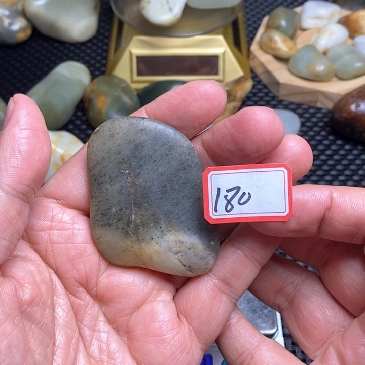 未镶嵌和田玉把件180