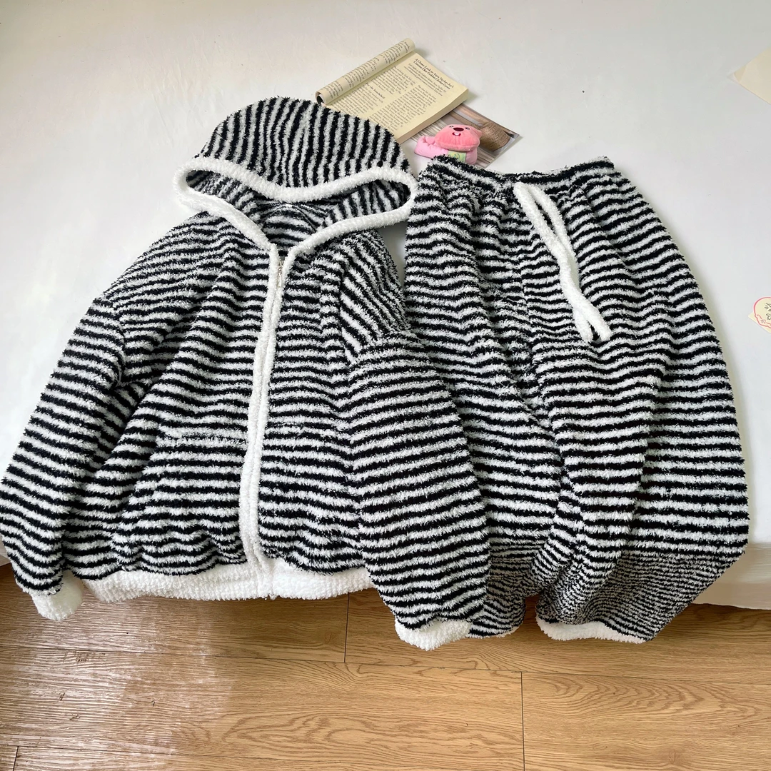 连帽睡衣女秋冬季半边绒2024新款珊瑚绒加厚保暖拉链家居服可外穿