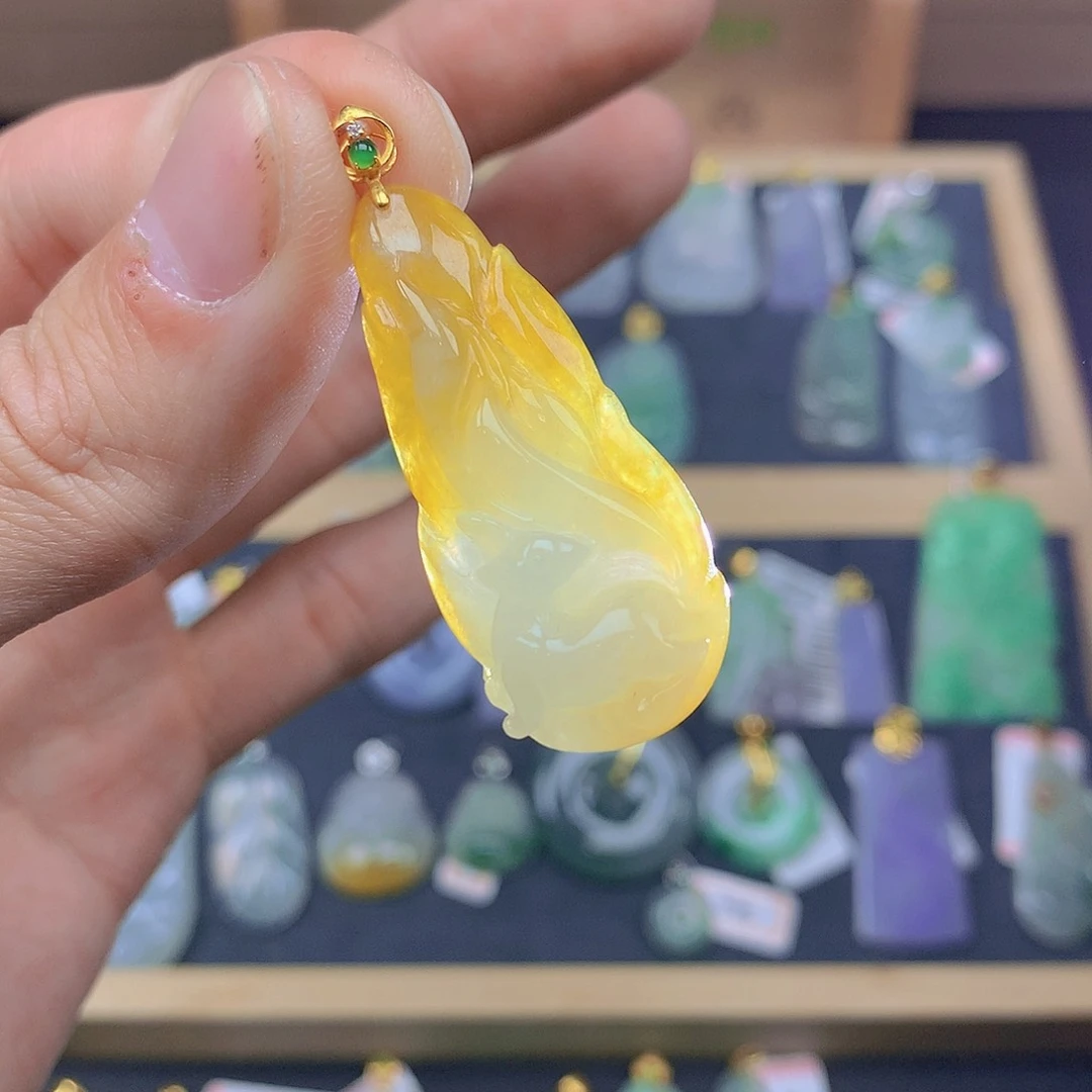 翡翠颈饰18K金镶嵌翡翠