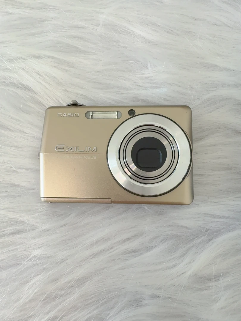 99新 Casio/卡西欧 z700；（无七天无理由）720万像素，