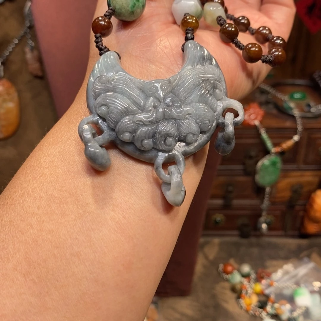 翡翠吊坠(赠链)未镶嵌