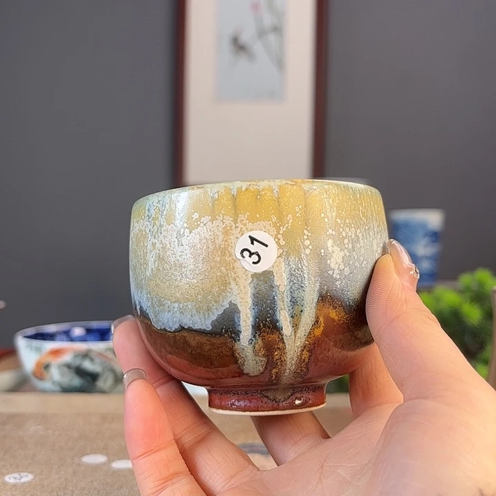 摆件景德镇陶瓷茶杯里