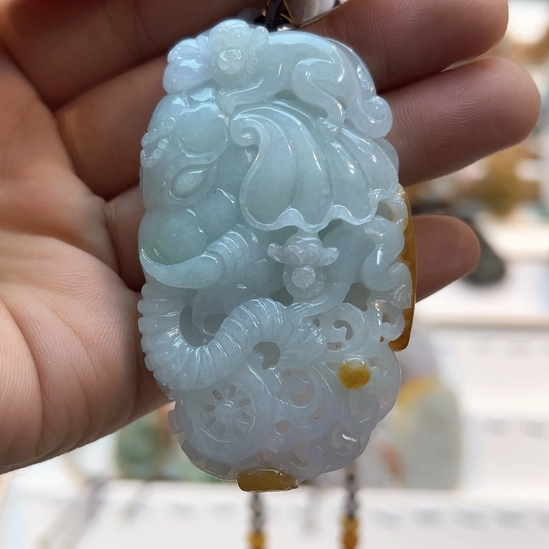 颈饰未镶嵌翡翠挂件