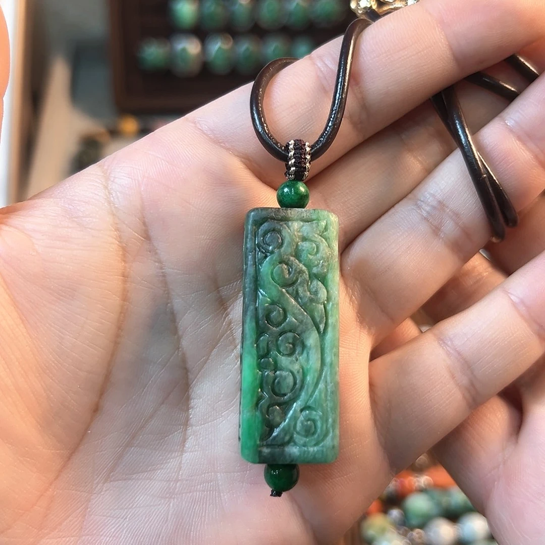 翡翠颈饰未镶嵌吊坠