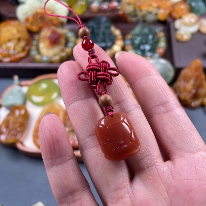 未镶嵌蛇纹石玉吊坠