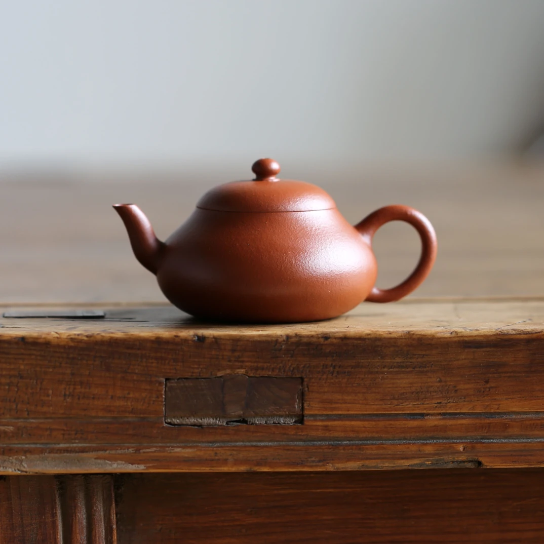 【香玉堂薄胎】“癸卯仲秋 惠孟臣制”款《孟臣君德》宜兴紫砂壶 100cc