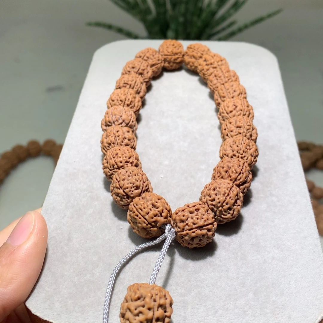 金刚菩提吊坠?**?蜂巢手串14.6