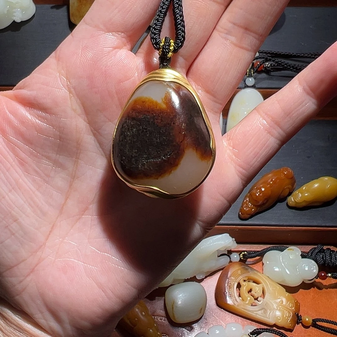 和田玉18K金镶嵌颈饰