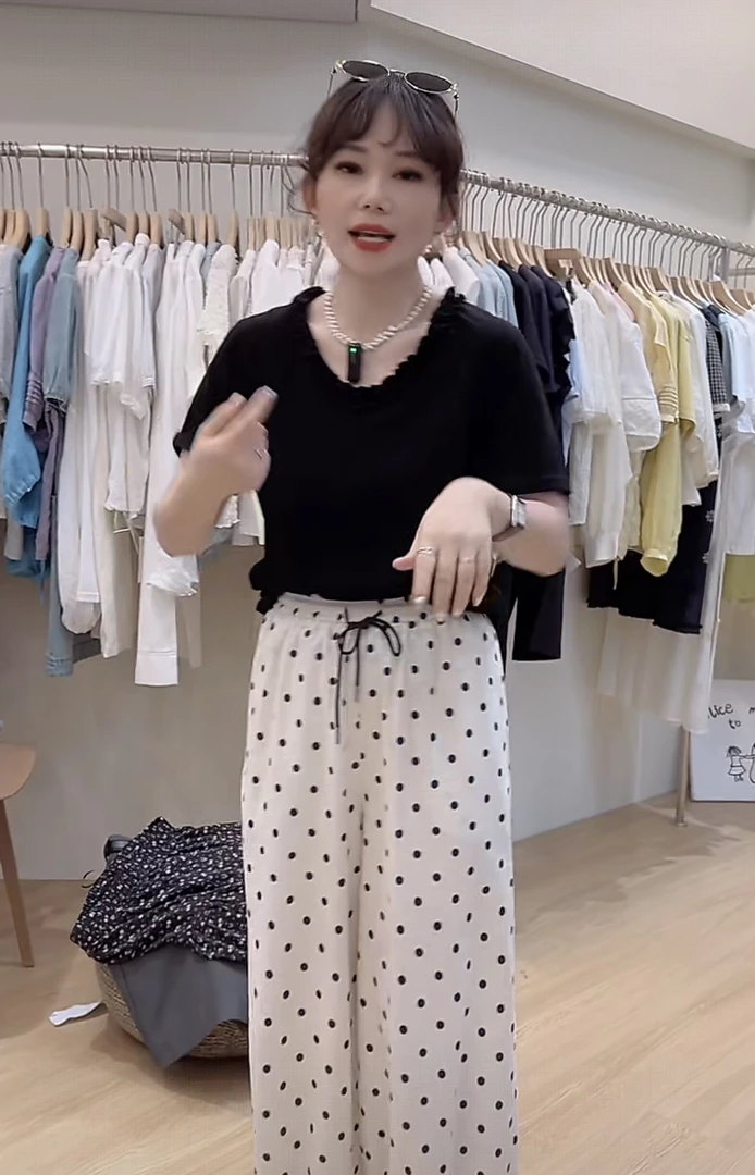 UM98558韩系V领花边短袖T恤2025夏季新款短袖T恤