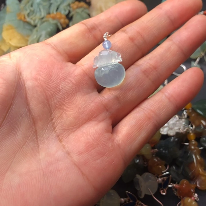 骑***姐蛇纹石玉未镶嵌耳坠