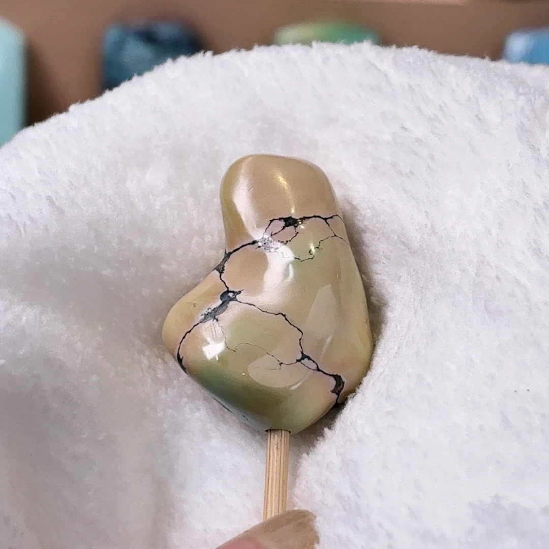 绿松石未镶嵌颈饰