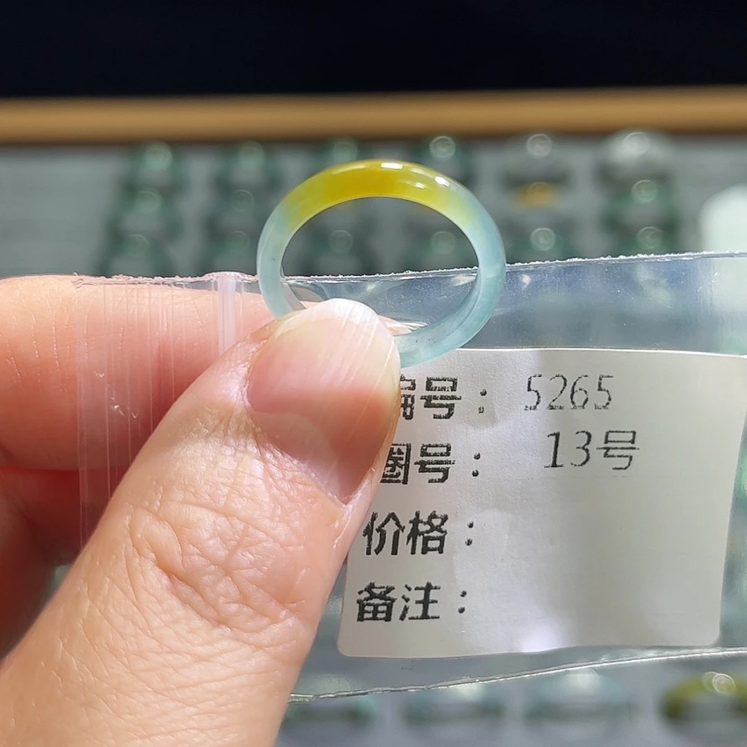 翡翠未镶嵌戒指5265。