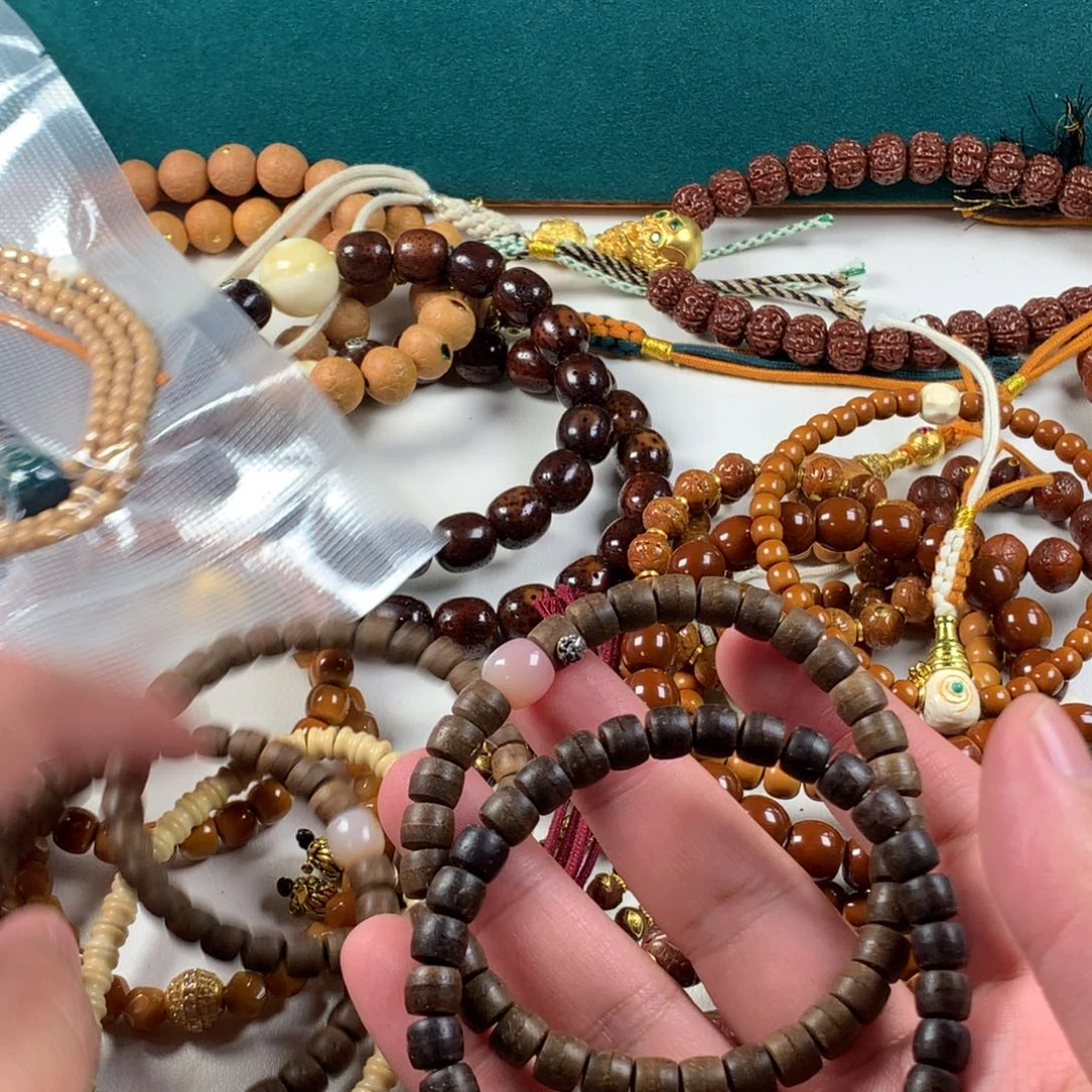 吊坠椰蒂。。。。。。。。。。。