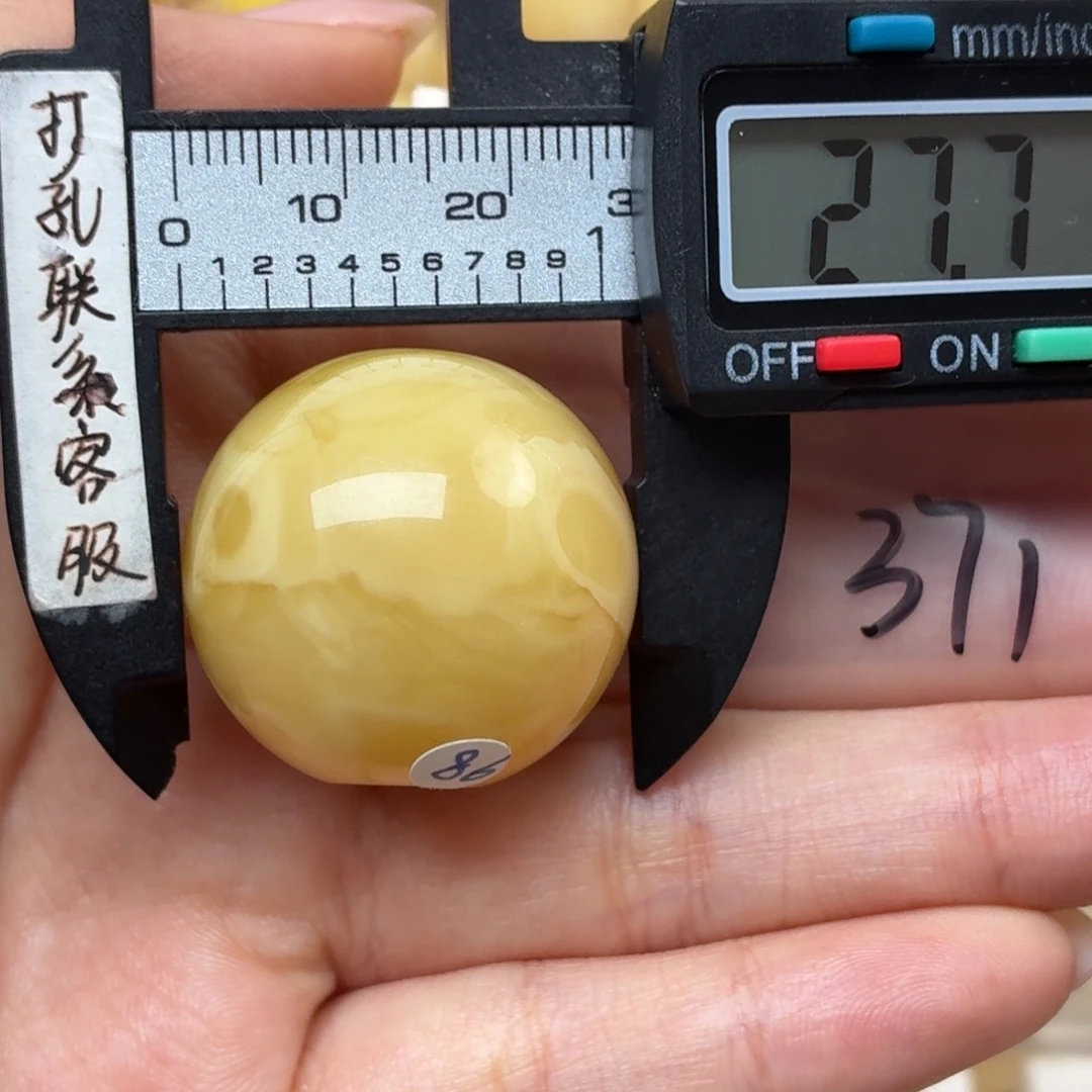 贾***生蜜蜡未镶嵌裸石蜜蜡