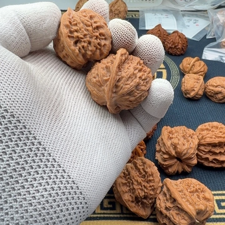 奕***龙文玩核桃吊坠红玛瑙97