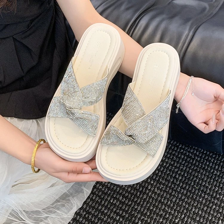 网红外穿百搭新款水钻厚底鞋夏季女士休闲一字拖爆款2025外穿半拖