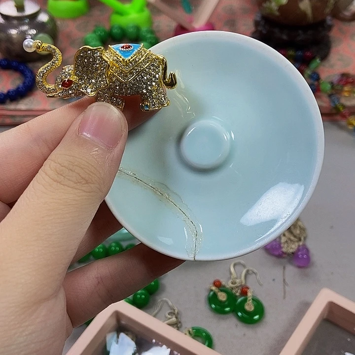 瓷片哈不会哈哈哈哈哈哈哈哈