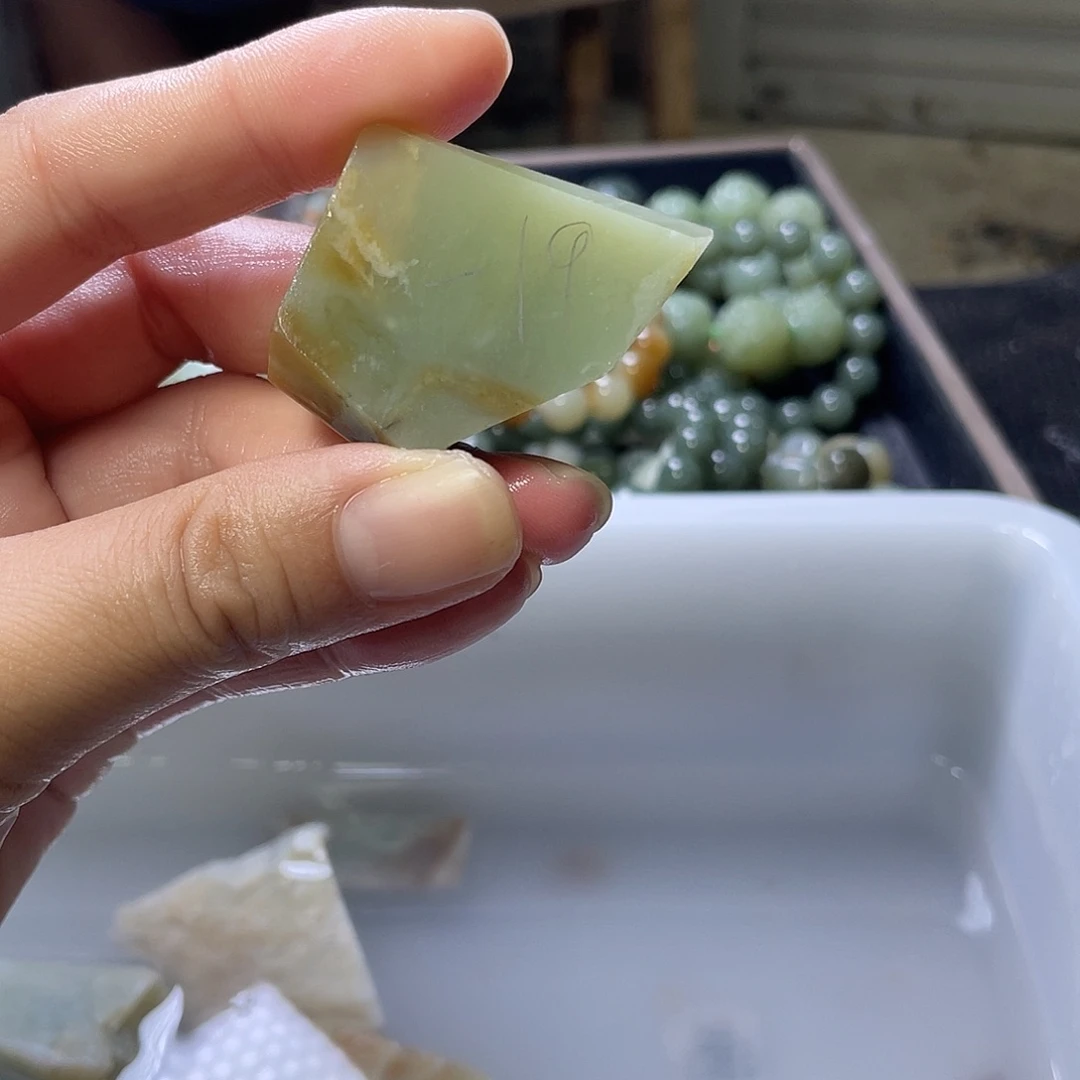 和田玉（糖玉）未镶嵌珠宝半成品