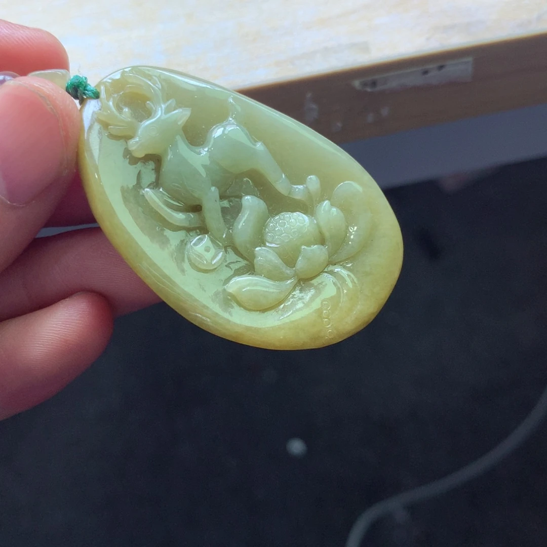 翡翠颈饰未镶嵌吊坠