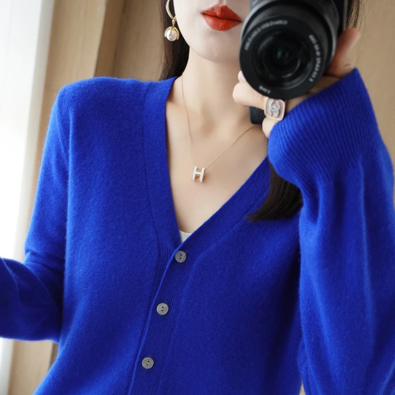 【现货宠粉】春秋新款女针织衫显瘦纯色开衫长袖宽松V领短款大码