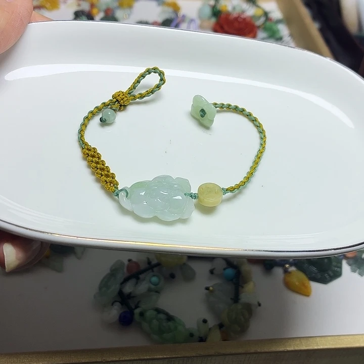 翡翠未镶嵌手链莲花