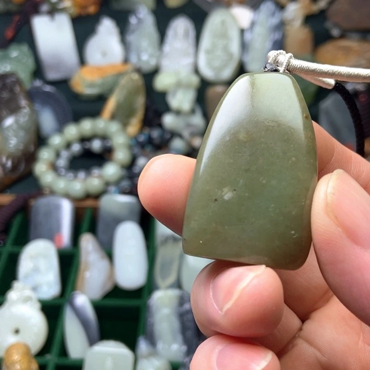 和田玉（糖玉）未镶嵌颈饰