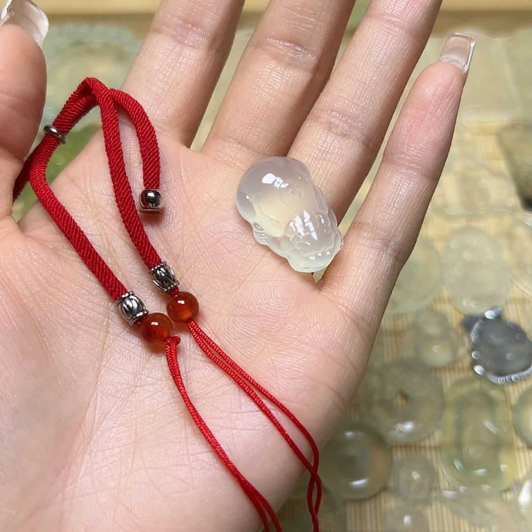 荔****蛇纹石玉未镶嵌颈饰