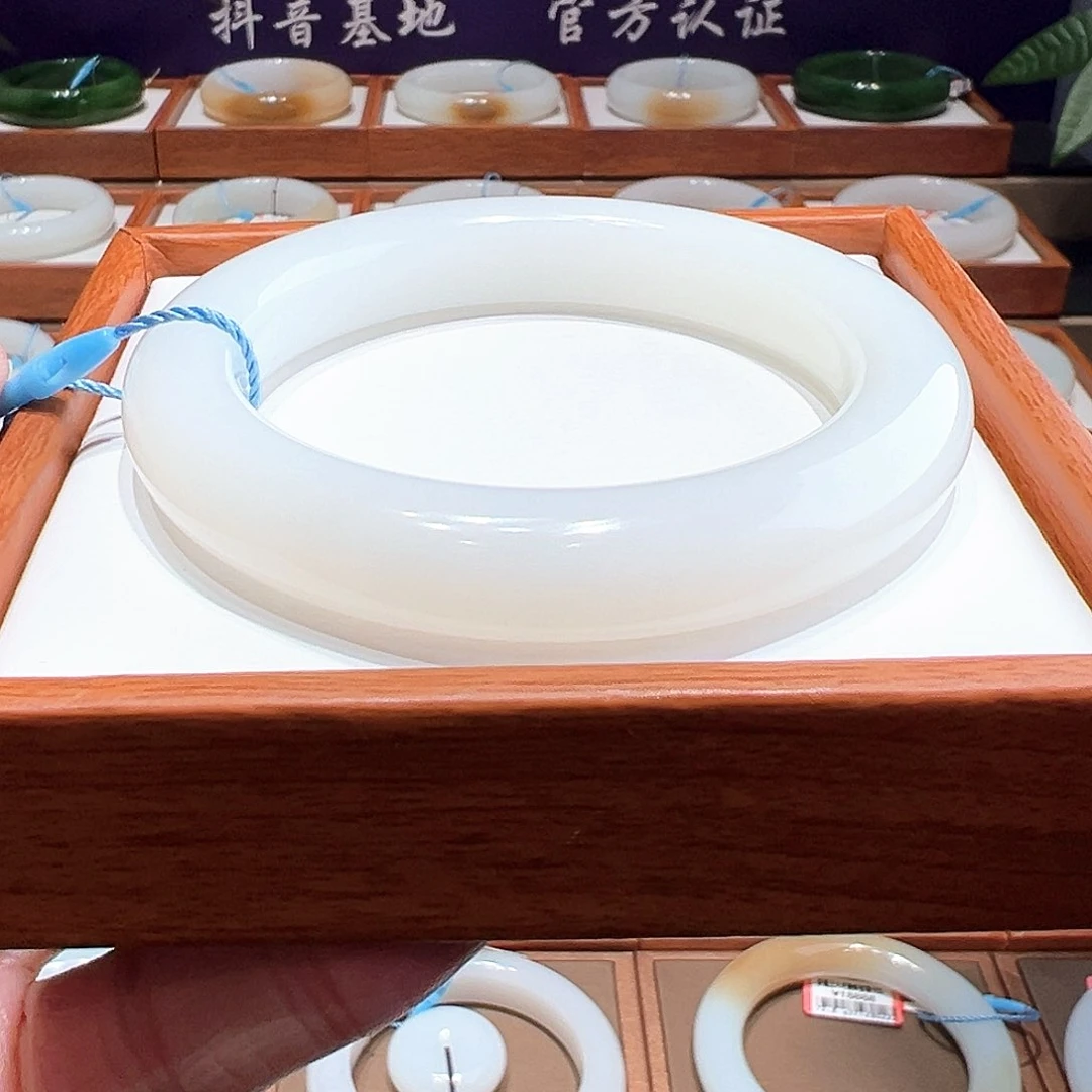 和田玉手镯56.57未镶嵌