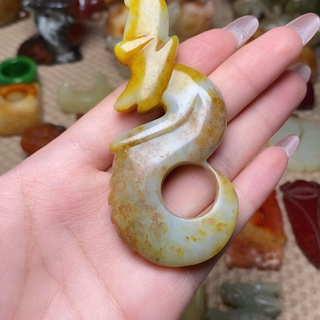 蛇纹石玉未镶嵌颈饰