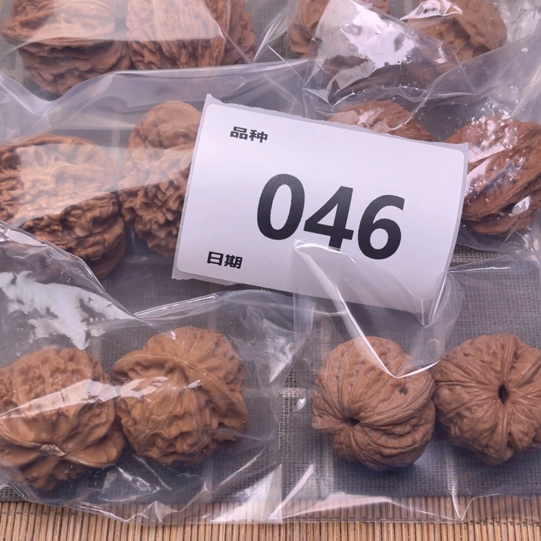 把件文玩核桃46号6对带练手元宝